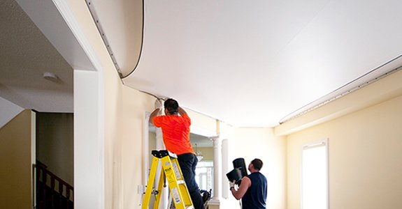 Softening the edges of the stretch ceiling film by heater