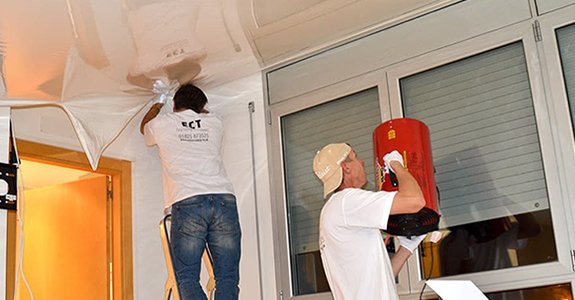 Flattening the uneven parts of the stretch ceiling using a heater